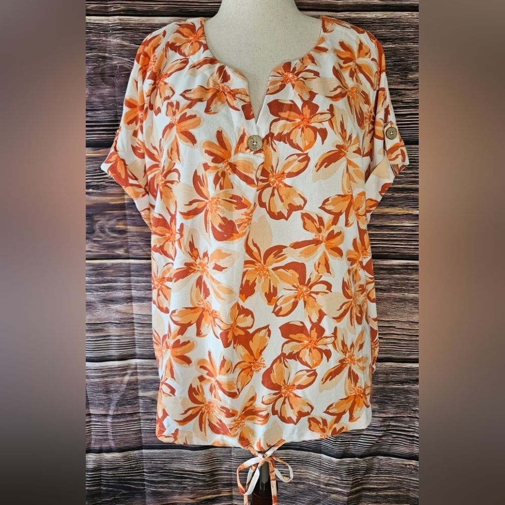 NWT Como Blu Floral Popover Top Plus Size 2X.  B111